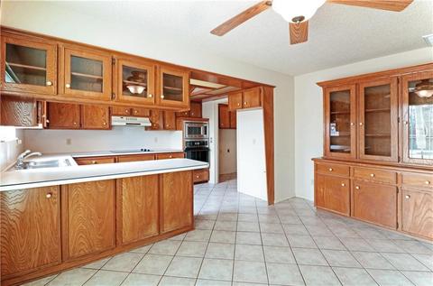 216 E Olympic Dr, Yukon, OK 73099 photo 9