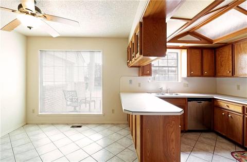 216 E Olympic Dr, Yukon, OK 73099 photo 8