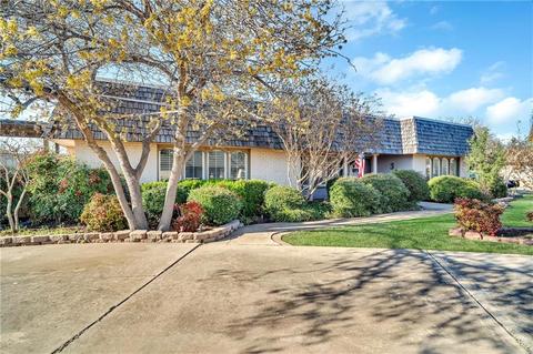 301 Cameron Dr, Altus, OK 73521 photo 1