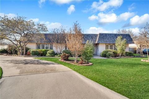 301 Cameron Dr, Altus, OK 73521 photo 2