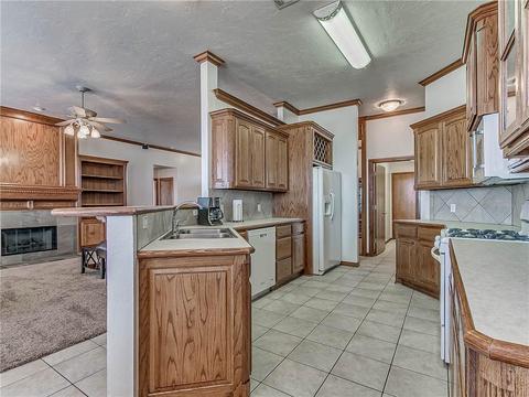 1925 Oak Dr, Moore, OK 73170 photo 14