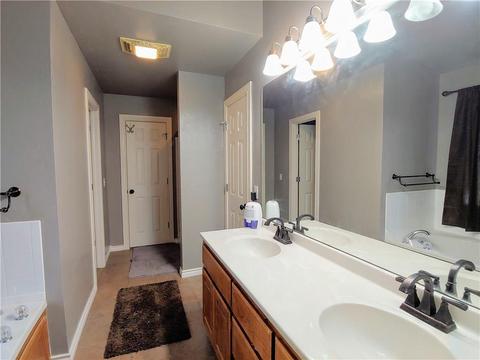 1808 Hunter Pointe Cir, Altus, OK 73521 photo 17