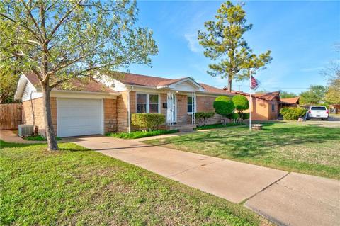 1905 Willard Dr, Altus, OK 73521 photo 2