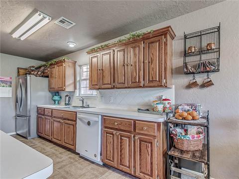 200 Greentree Dr, Noble, OK 73068 photo 9