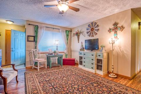 801 Kelli Dr, Watonga, OK 73772 photo 4