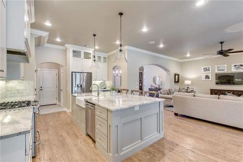 2709 Rustic Rd, Edmond, OK 73034 photo 4
