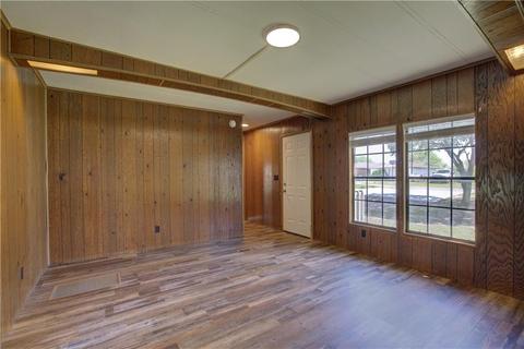 103 SE 1st St, Tuttle, OK 73089 photo 5
