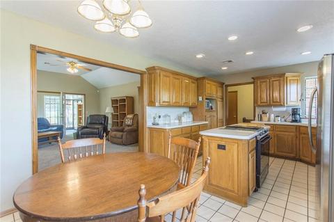 794 S Walnut Dr, Tuttle, OK 73089 photo 6