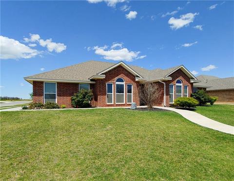 1801 Puma Dr, Altus, OK 73521 photo 1