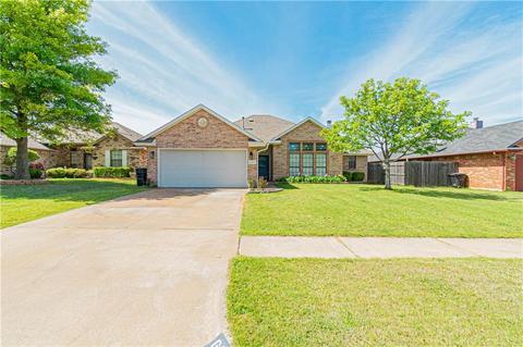 609 Fire Light Dr, Moore, OK 73160 photo 1