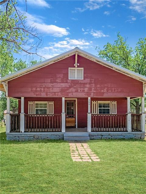300 S Cedar Ave, Erick, OK 73645 photo 2