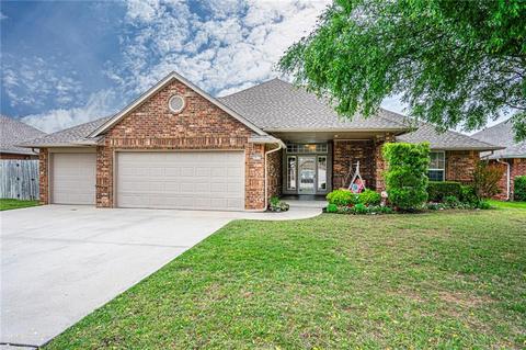 2017 Oak Dr, Moore, OK 73170 photo 1