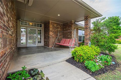 2017 Oak Dr, Moore, OK 73170 photo 2