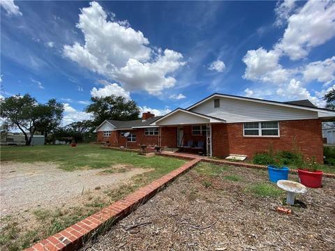 1005 Whiteshield, Hammon, OK 73650 photo 1