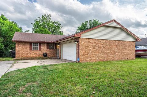 106 Olympic Dr, Moore, OK 73160 photo 2