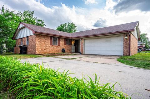 106 Olympic Dr, Moore, OK 73160 photo 3