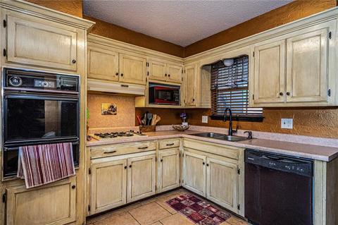 106 Olympic Dr, Moore, OK 73160 photo 10