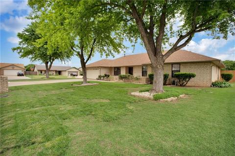 616 Camelot Ct, Altus, OK 73521 photo 2