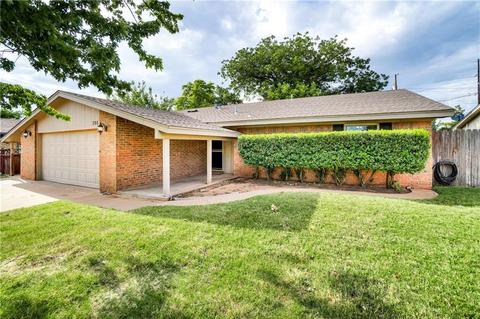 701 Comanche Trl, Altus, OK 73521 photo 1