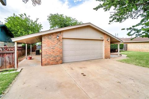 701 Comanche Trl, Altus, OK 73521 photo 3