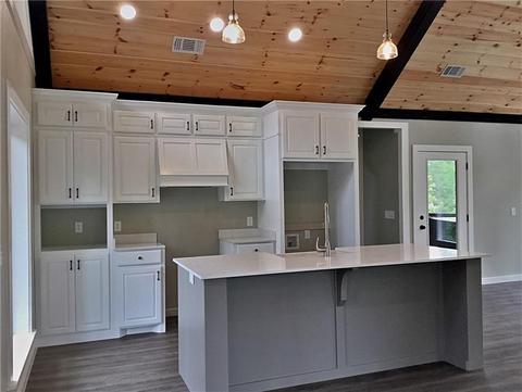 817 W Eagle Mountain Trl, Broken Bow, OK 74728 photo 4