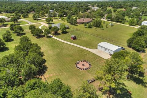 2324 Walnut Dr, Tuttle, OK 73089 photo 2