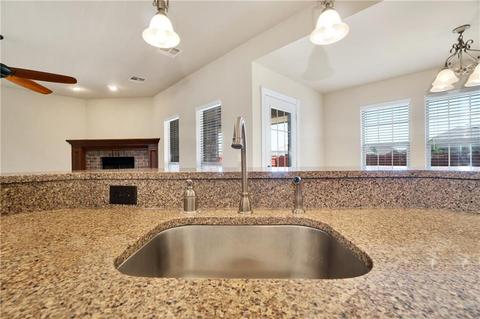 908 Sheryl Ln, Altus, OK 73521 photo 9