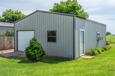 900 Grandview Rd, Tuttle, OK 73089 photo 2