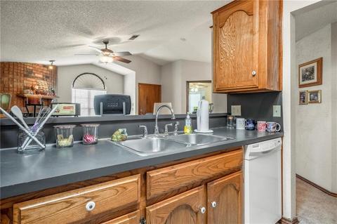 2135 Goodrich Dr, Moore, OK 73170 photo 3