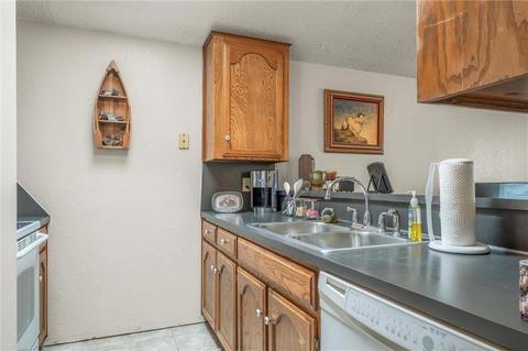 2135 Goodrich Dr, Moore, OK 73170 photo 5