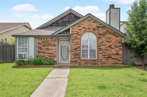 2135 Goodrich Dr, Moore, OK 73170 photo 1
