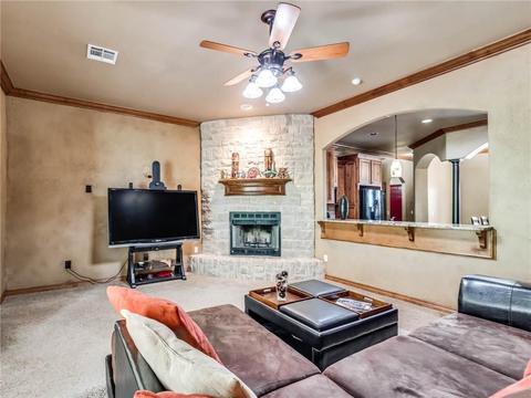 904 Bryan Dr, Moore, OK 73160 photo 5