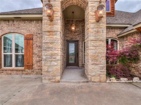 904 Bryan Dr, Moore, OK 73160 photo 1