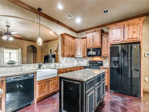 904 Bryan Dr, Moore, OK 73160 photo 9