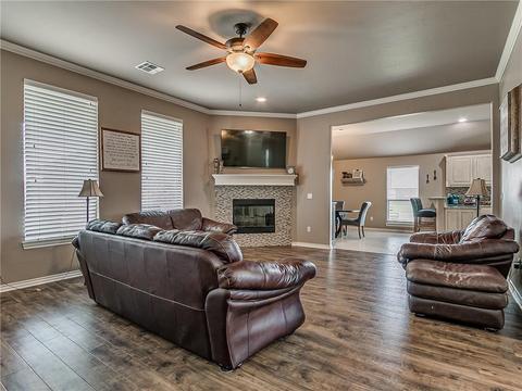 299 Hillside Dr, Harrah, OK 73045 photo 5