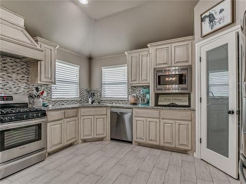 299 Hillside Dr, Harrah, OK 73045 photo 11