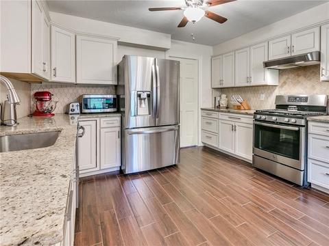 1301 Devonshire Ct, Edmond, OK 73034 photo 13