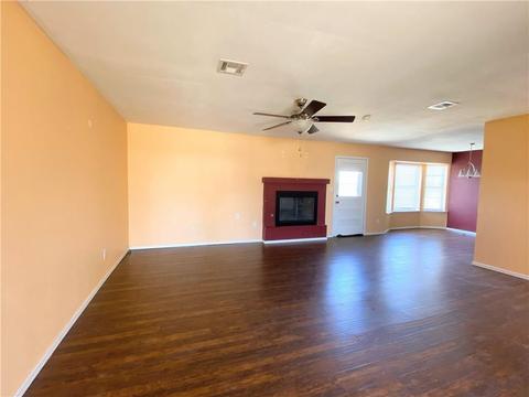 2121 Galaxy Dr, Altus, OK 73521 photo 5