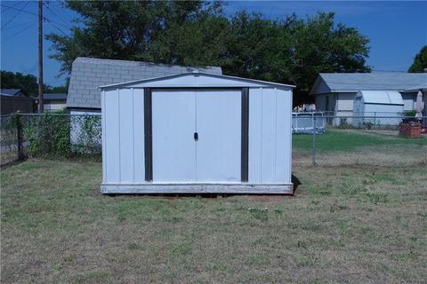 924 Hazel St, Altus, OK 73521 photo 3