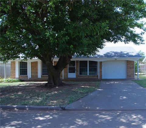 924 Hazel St, Altus, OK 73521 photo 1