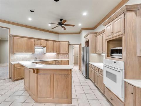 2617 E Ashecroft Dr, Edmond, OK 73034 photo 8