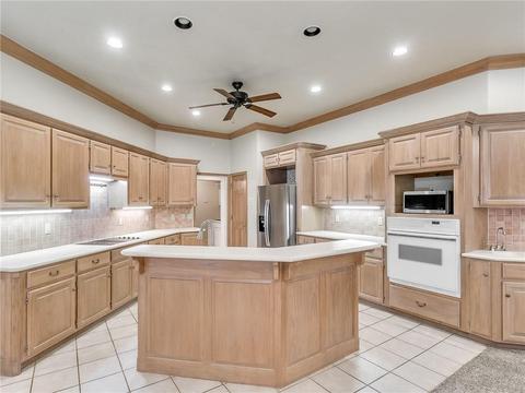2617 E Ashecroft Dr, Edmond, OK 73034 photo 9