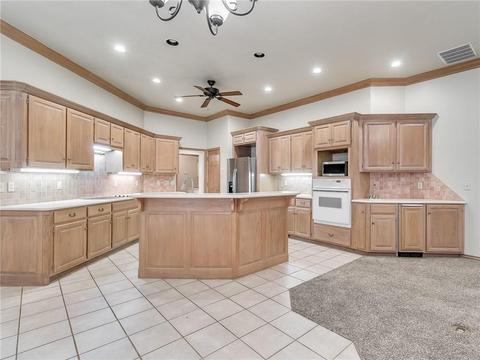 2617 E Ashecroft Dr, Edmond, OK 73034 photo 7