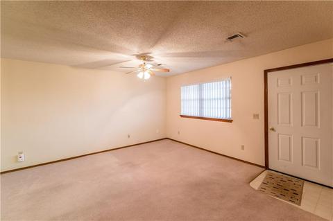 616 E Benton Ave, Sayre, OK 73662 photo 3