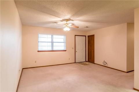 616 E Benton Ave, Sayre, OK 73662 photo 4