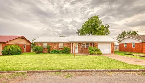 616 E Benton Ave, Sayre, OK 73662 photo 2