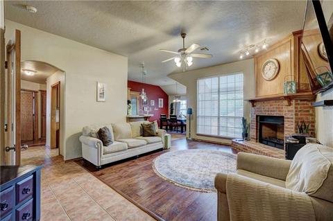 612 Loyd Ln, Moore, OK 73160 photo 4