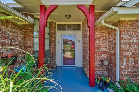 612 Loyd Ln, Moore, OK 73160 photo 2
