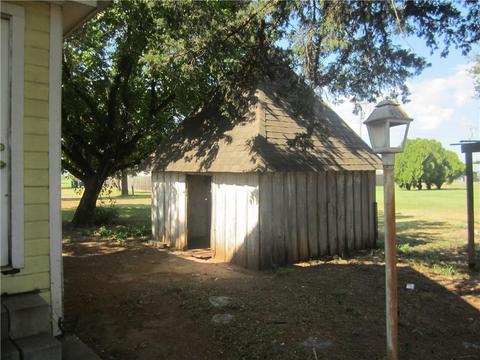 309 E 7th St, Olustee, OK 73560 photo 5