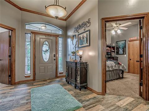 2209 Oak Dr, Moore, OK 73170 photo 4